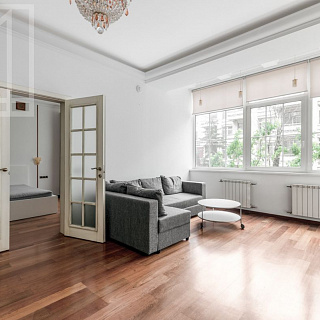 Спиридоньевский 8, 3к, 84м, 3эт, 230к