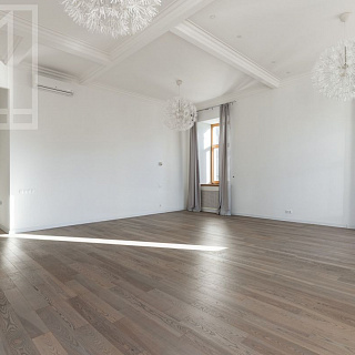 Сретенский бульвар 6/1с1, 7к, 300м, 3эт, 1млн