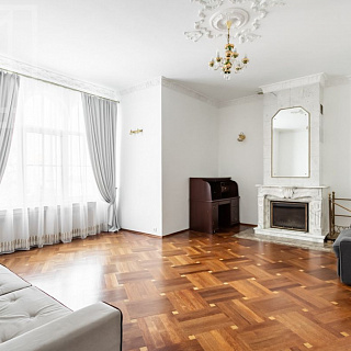 Лаврушинский 17с4, 5к, 290м, 6эт, 450к